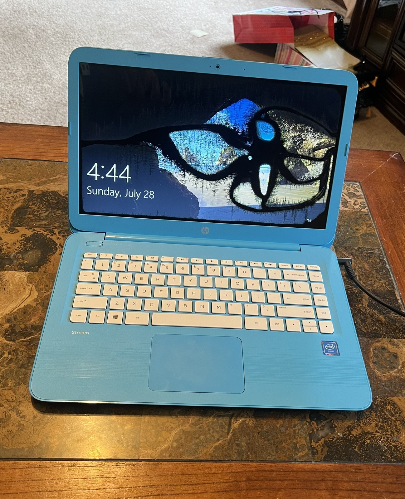 (Cracked Screen) HP Stream Laptop 14-ax0xx Win 10 Intel Celeron