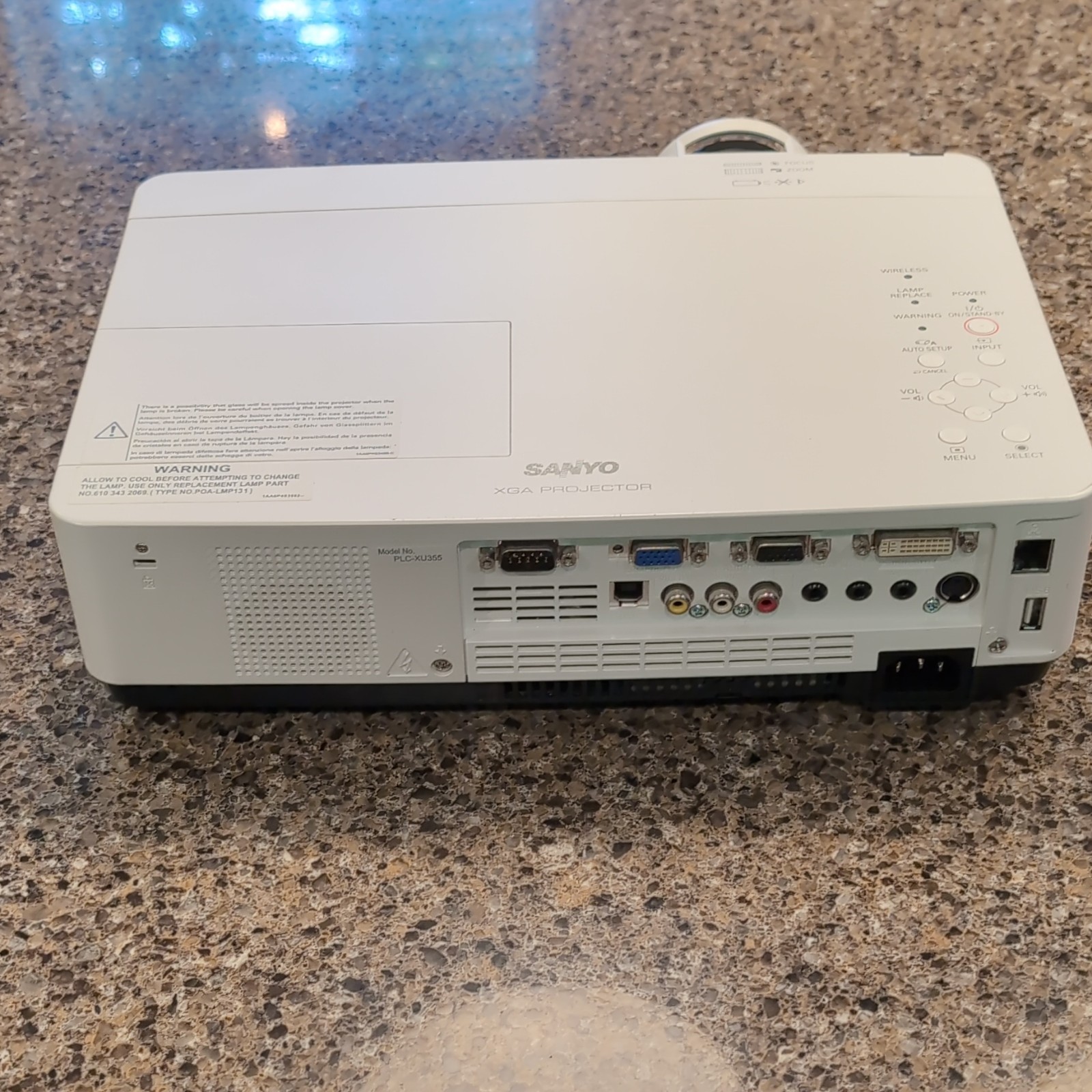 SANYO PLC-XU355 LCD Projector XGA 4000 ANSI 2000:1 Speakers VGA USB White