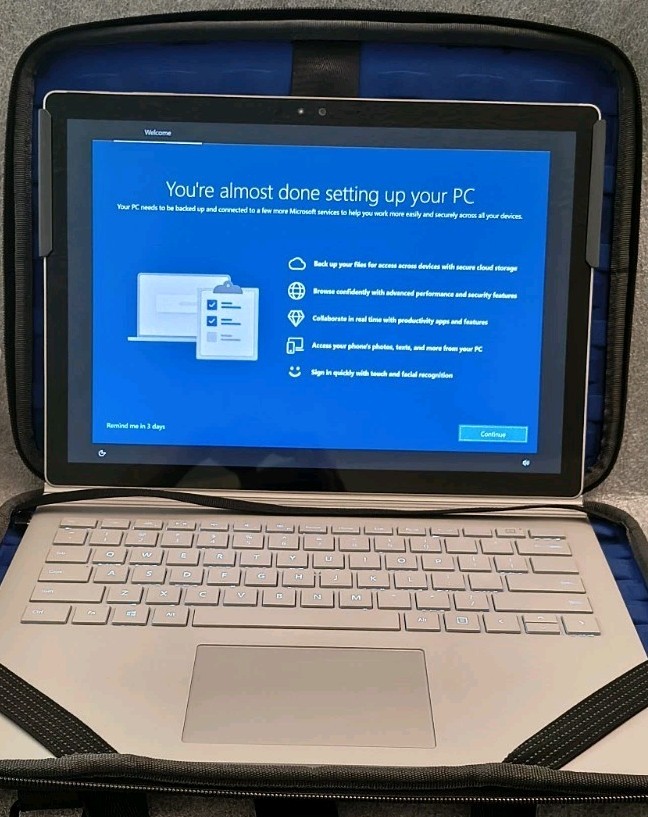 Microsoft Surface Book 1705 • 13.5” 3000×2000 • i5 • 8GB • 256GB • Mint W/ Case