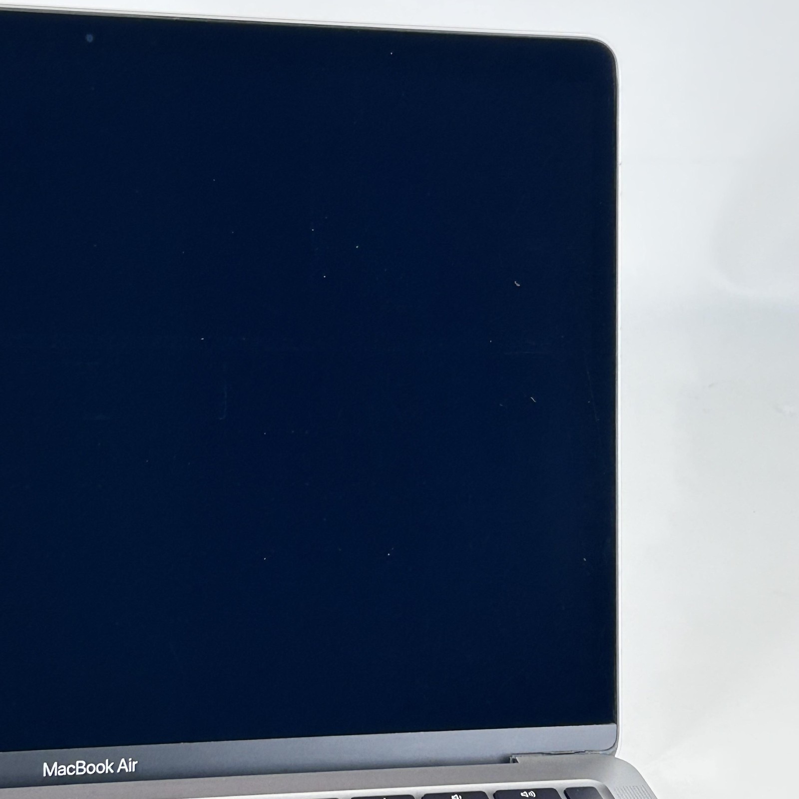 MacBook Air 13 Space Gray 2020 M1 8-Core CPU 7-Core GPU 8GB 256GB White Spots