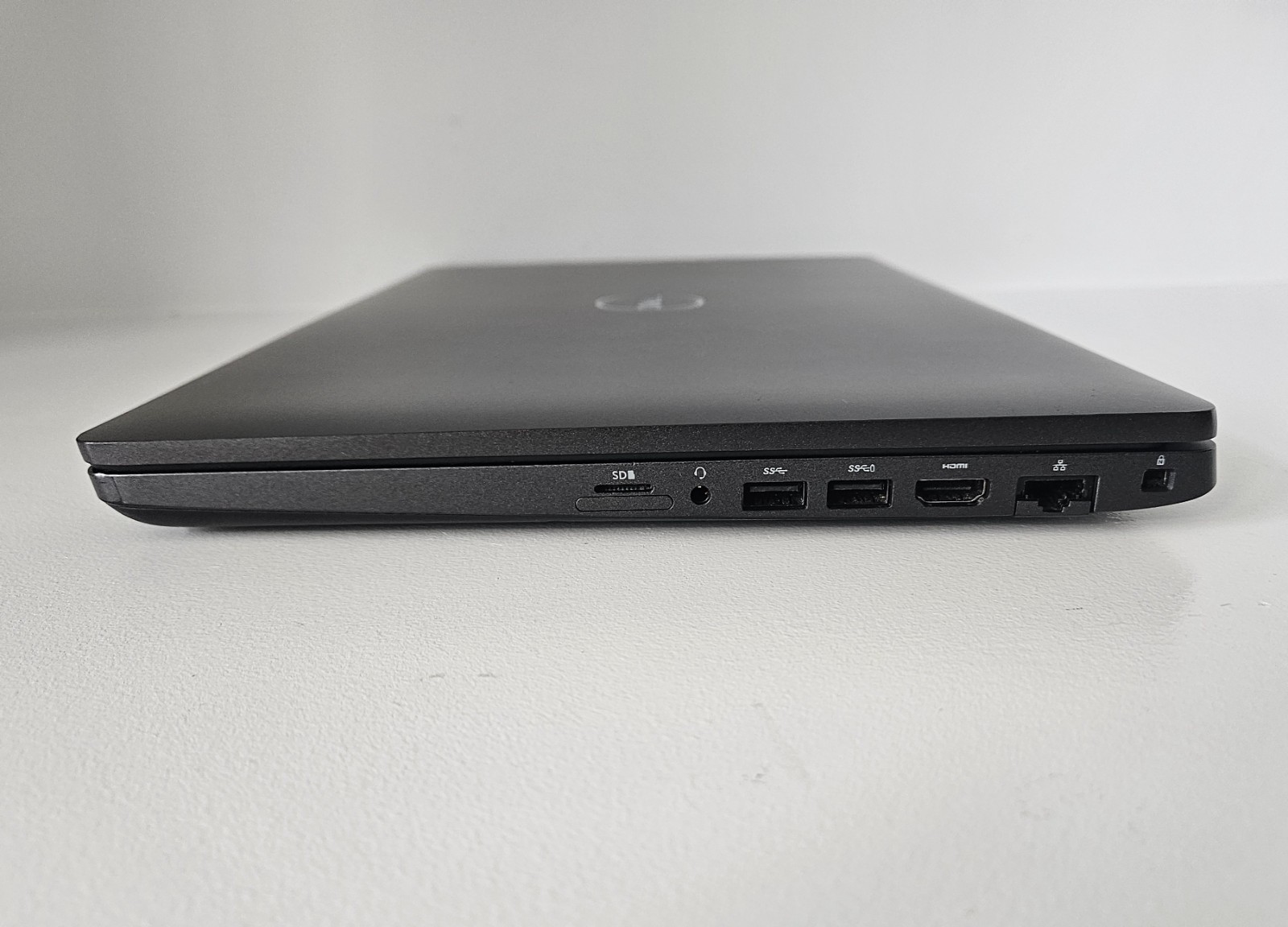 Dell Precision 3540 Core i7-8565U 16GB RAM 256GB NVMe Radeon Pro WX 2100 Win 11P