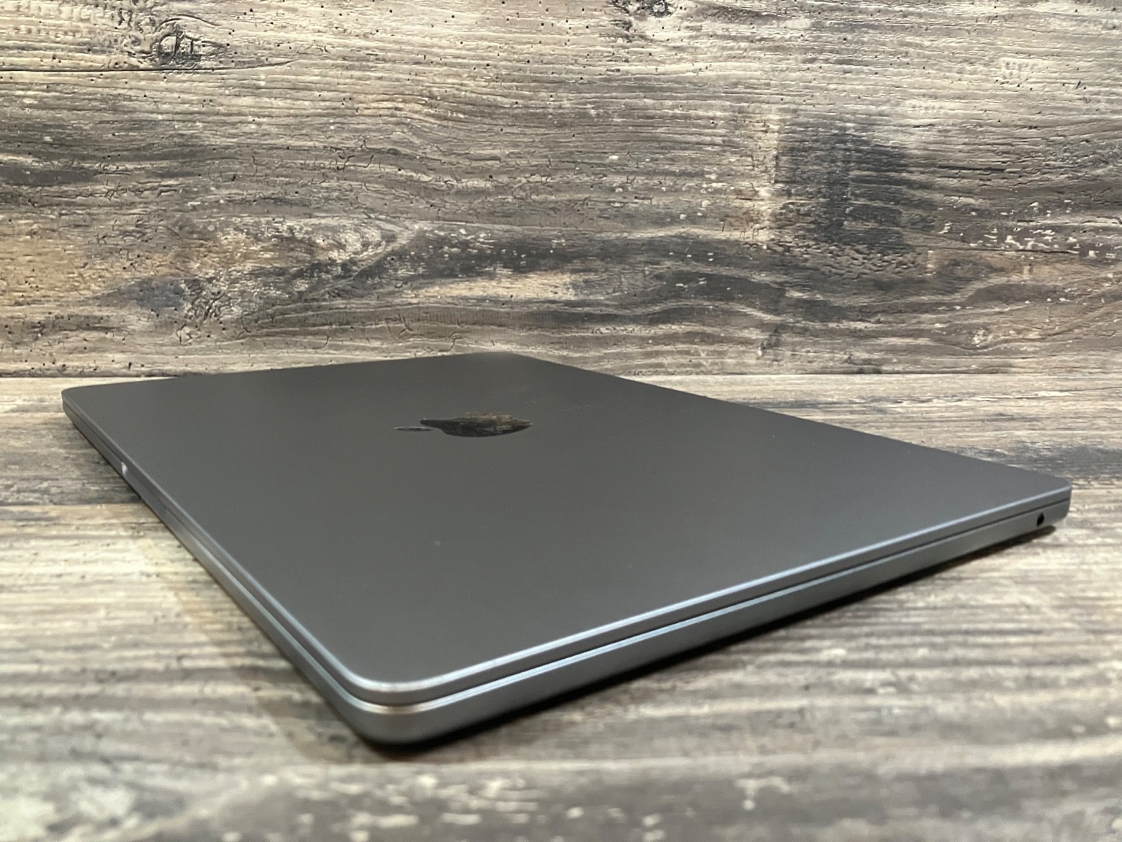 Apple MacBook Air 2022 13″ – M2 8 CPU / 8 GPU | 16GB RAM 256GB SSD *
