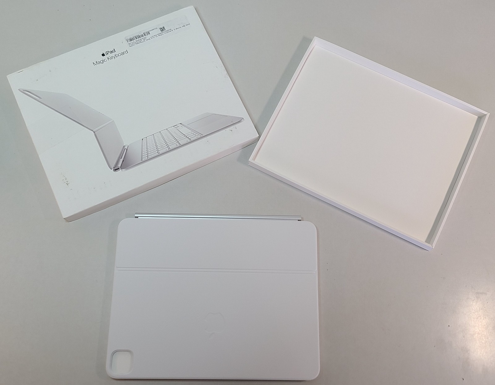 OPEN BOX Apple Magic Keyboard Case iPad Pro 11″ – M4 M5 – White A2975 MWR03LL/A