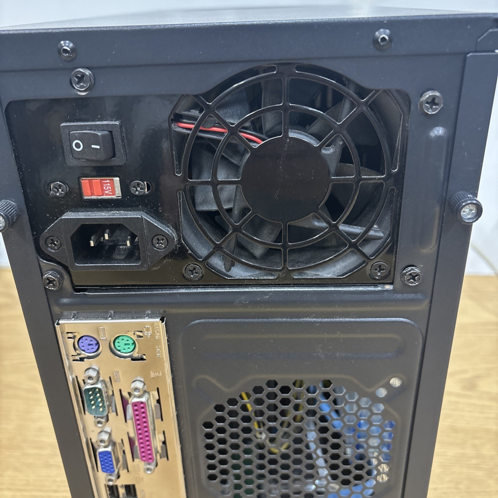 Custom Desktop PC ***Unknown Specs – Turns On***Parts/Repair