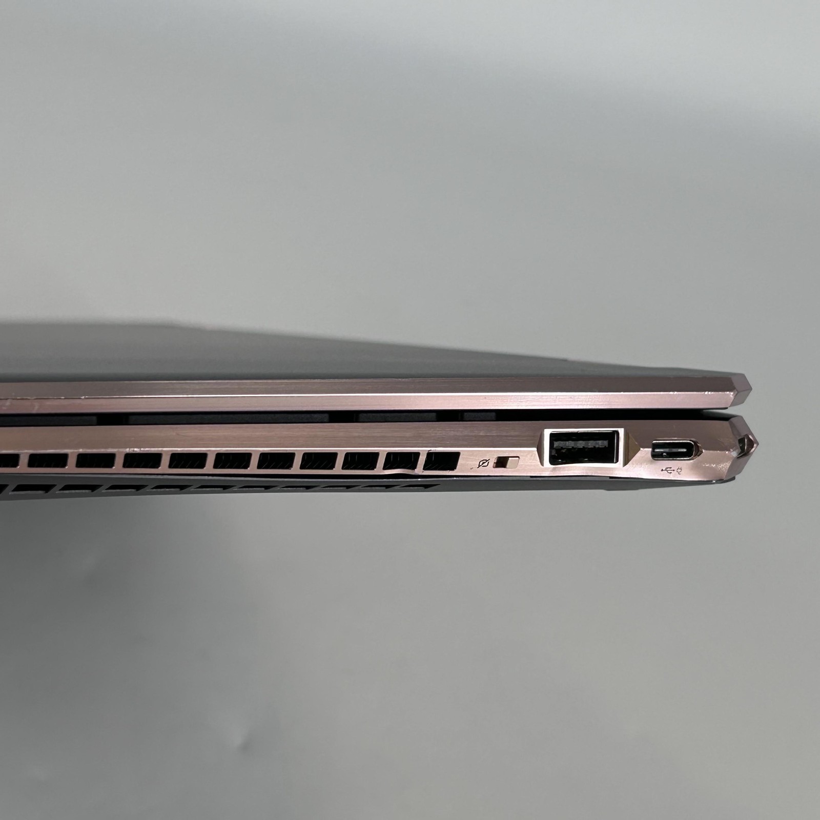 HP Spectre 15 x360 4K TOUCH i7-8565U 1.80GHz 16GB 1TB SSD MX150 – Bad Battery