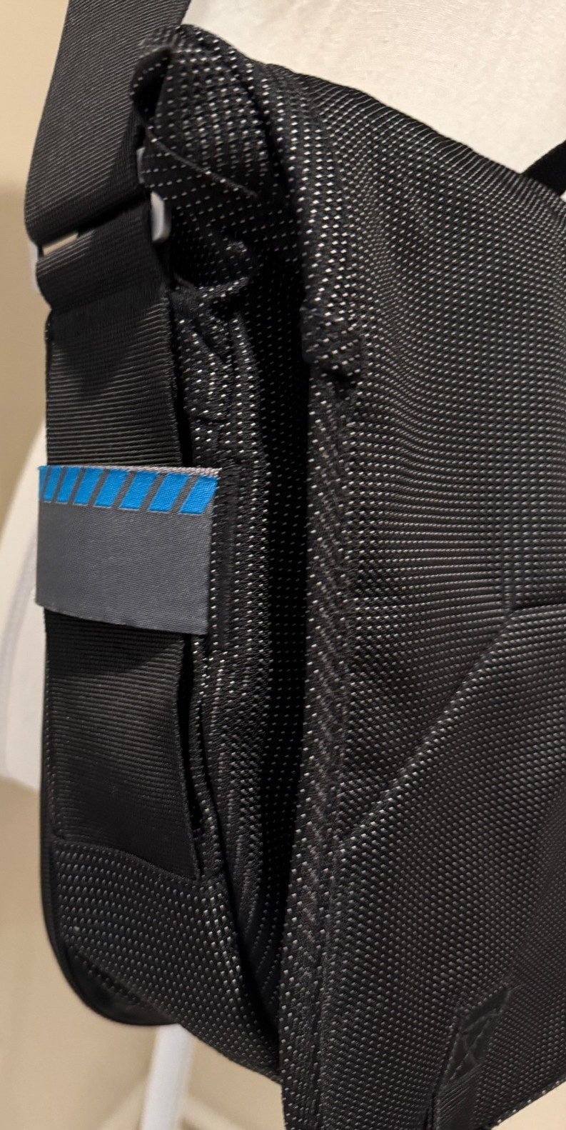 THULE Messenger Padded Transit Work Crossbody Laptop Black