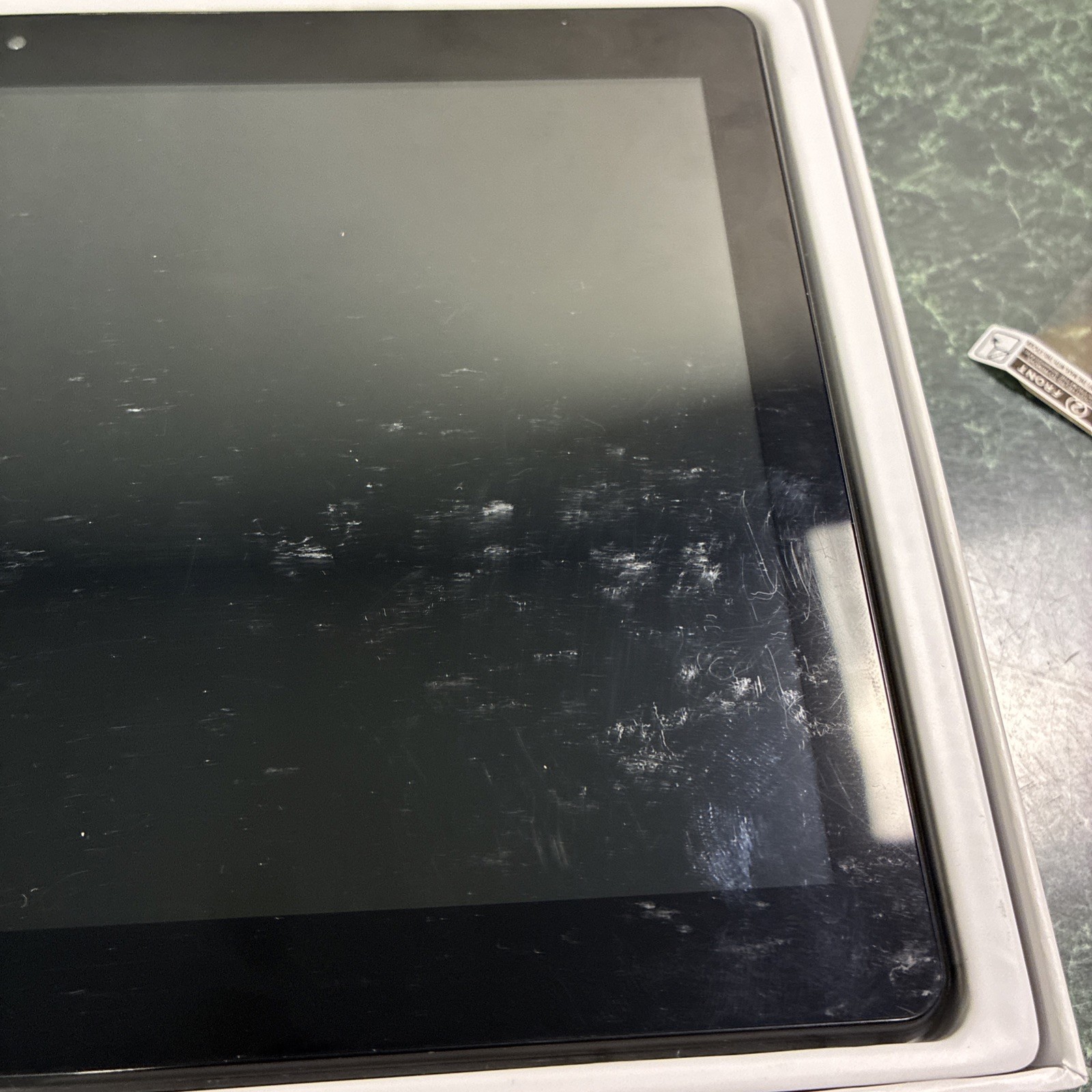 Yobanse Tablet Model Y101 (2GB+32GB) Wi-Fi 10.1” inch Touchscreen Screen Scratch