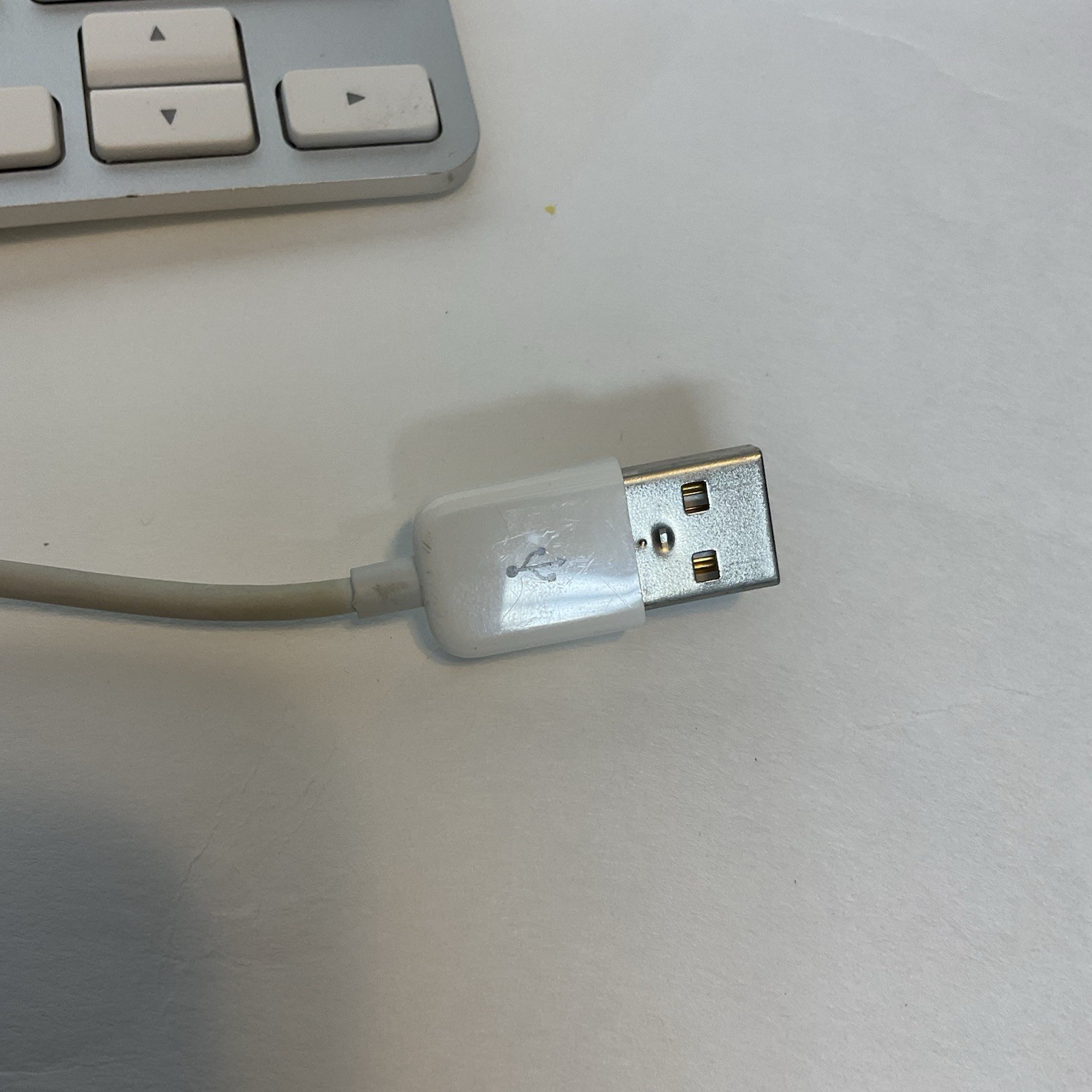 Apple OEM A1359 Keyboard Dock for Apple 30-pin Connector iPad iPhone MC533LL/A