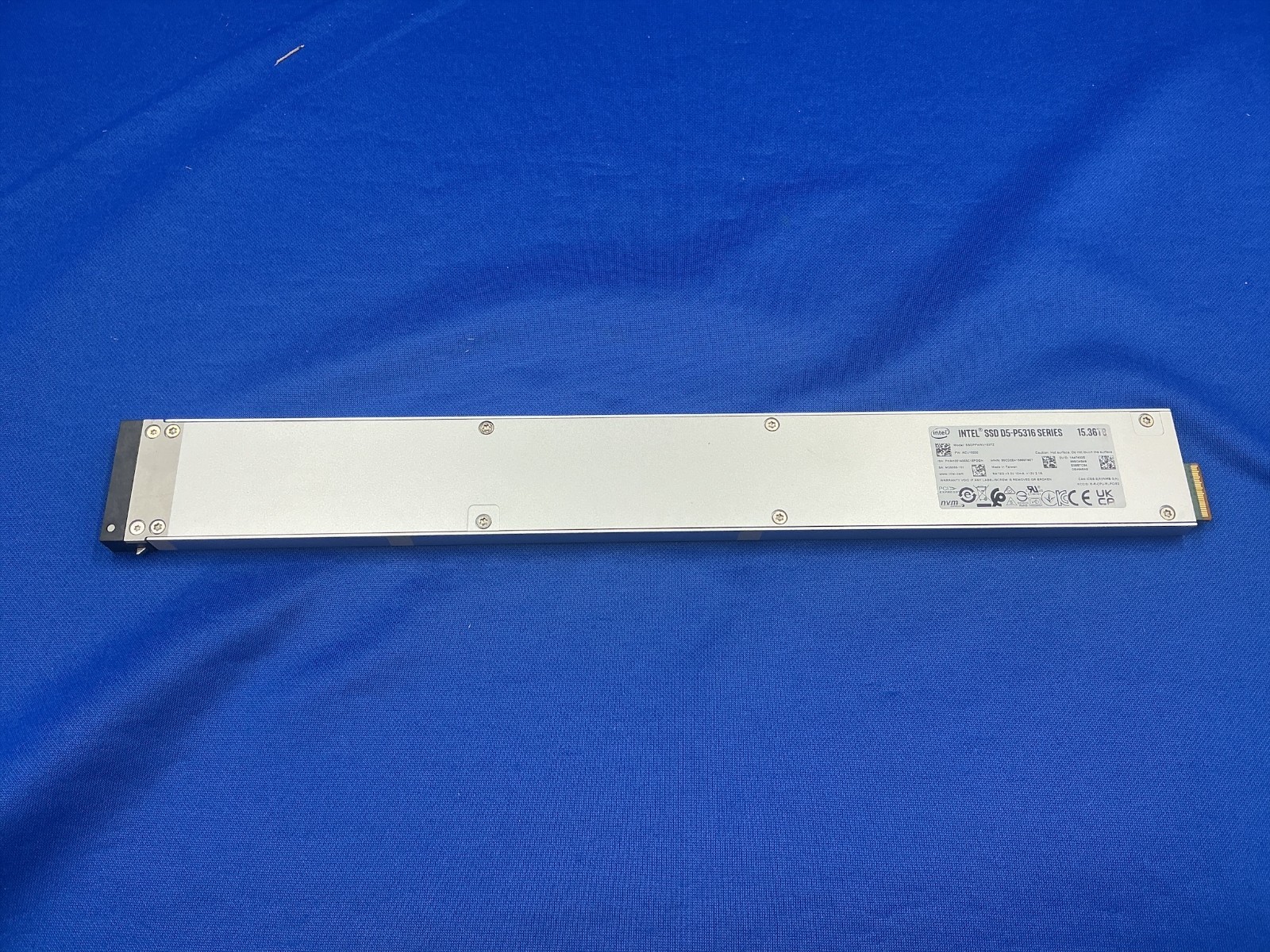SSDPFWNV153TZ Intel Solidigm D5-P5316 Series 15.36TB NVMe PCIe 4.0×4 E1.L SSD