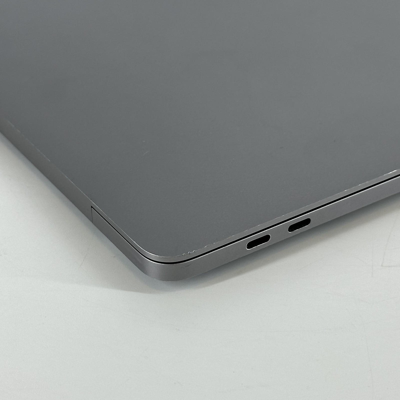 MacBook Pro 16 Touch Bar Space Gray 2019 2.4GHz i9 32GB 1TB SSD Radeon Pro 5500M
