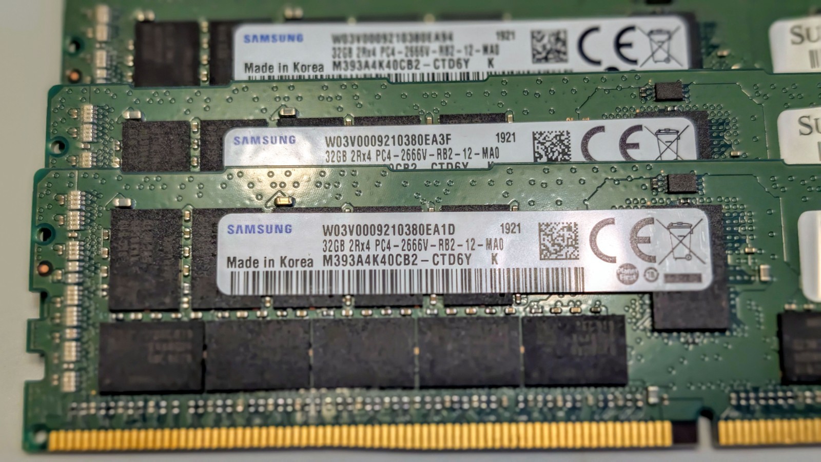 Samsung 32GB DDR4-2666 PC4-21300 2Rx4 ECC RDIMM Server RAM (M393A4K40CB2-CTD)