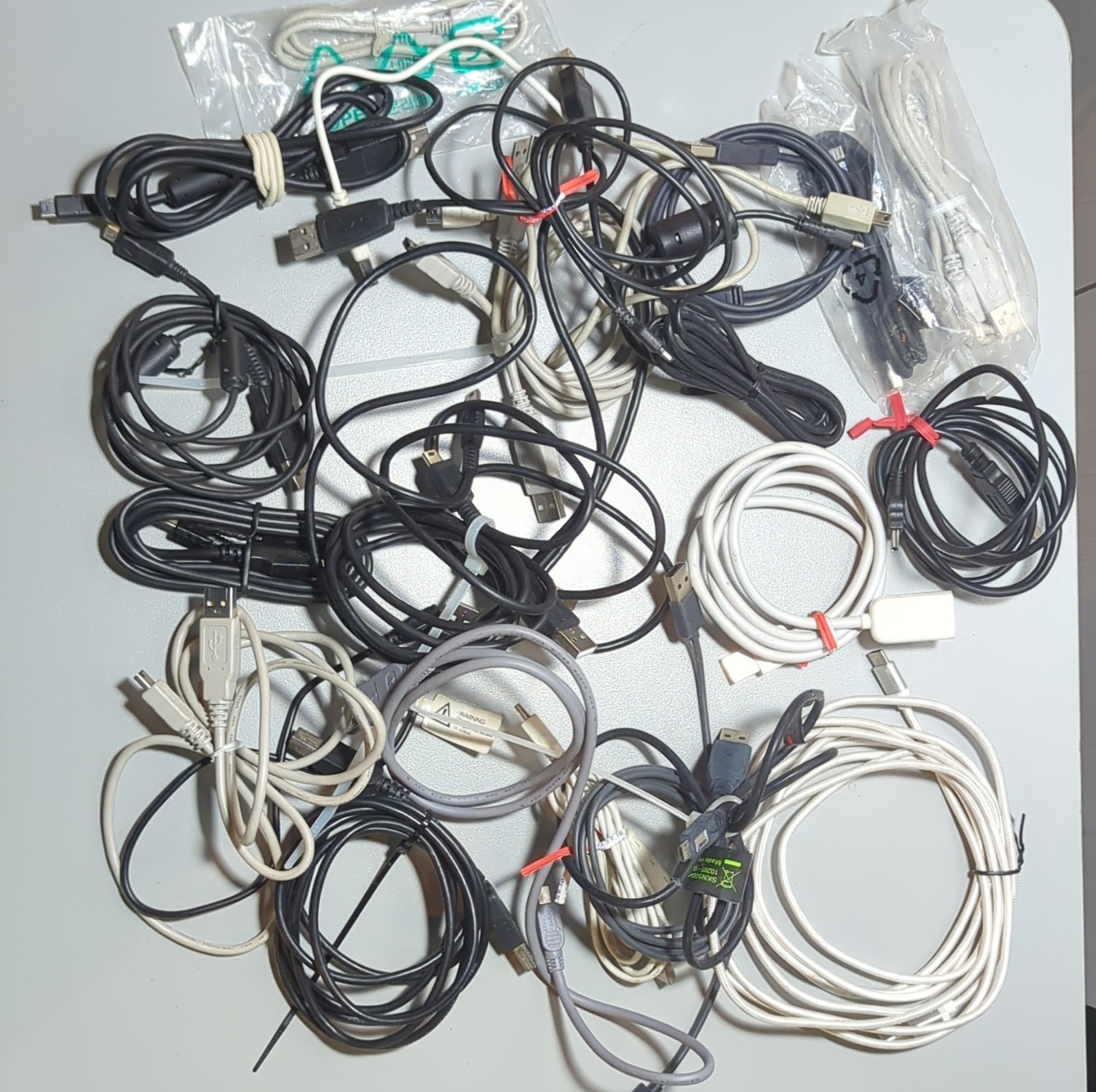Lot of 25 Assorted USB-A, USB-B, Mini-B, Micro-B Gold Plated Cables Mixed Colors