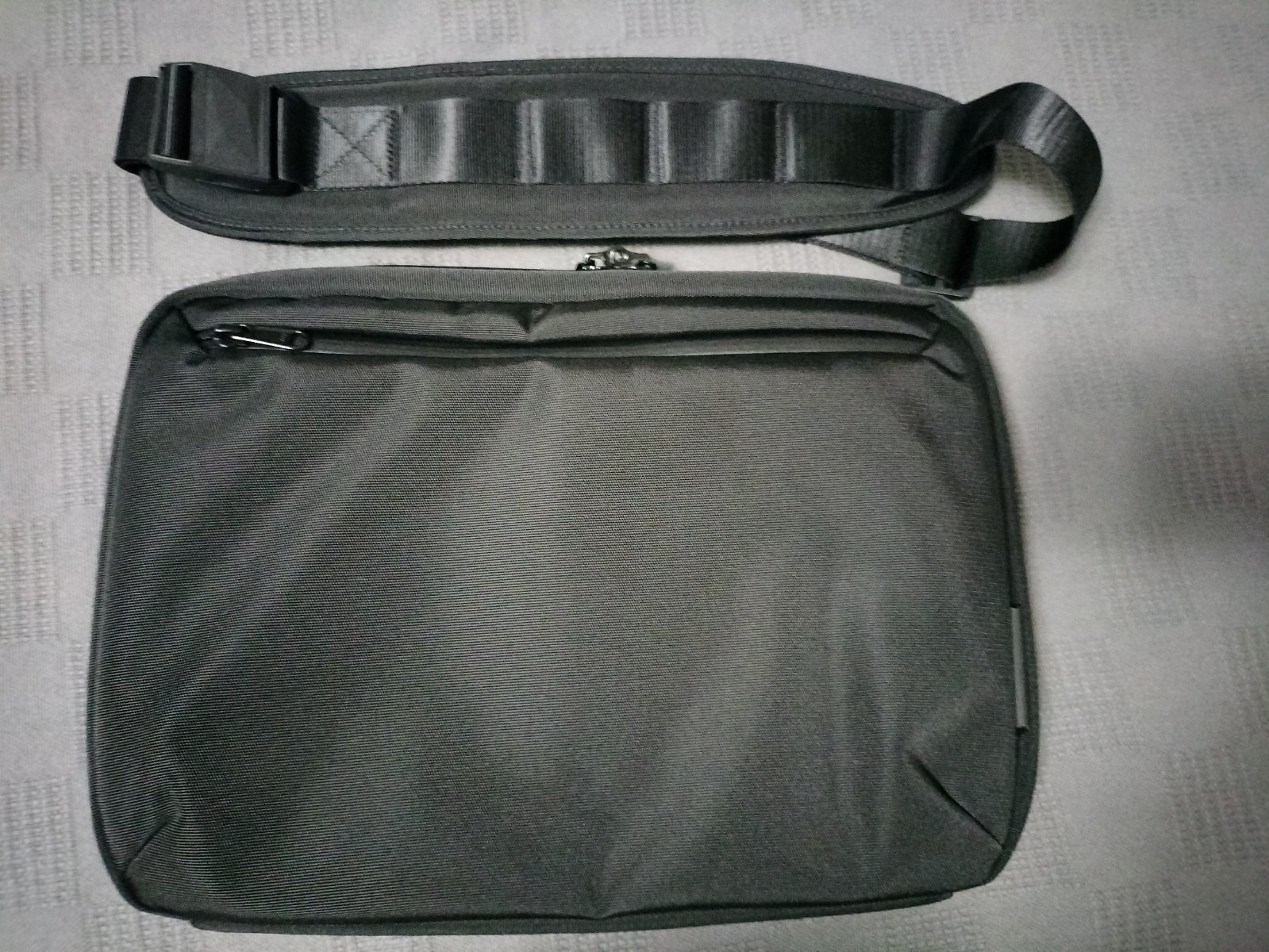 Alpaka Elements Tech Brief Laptop Tablet Sling Messenger Bag (13in, 5.5 L)