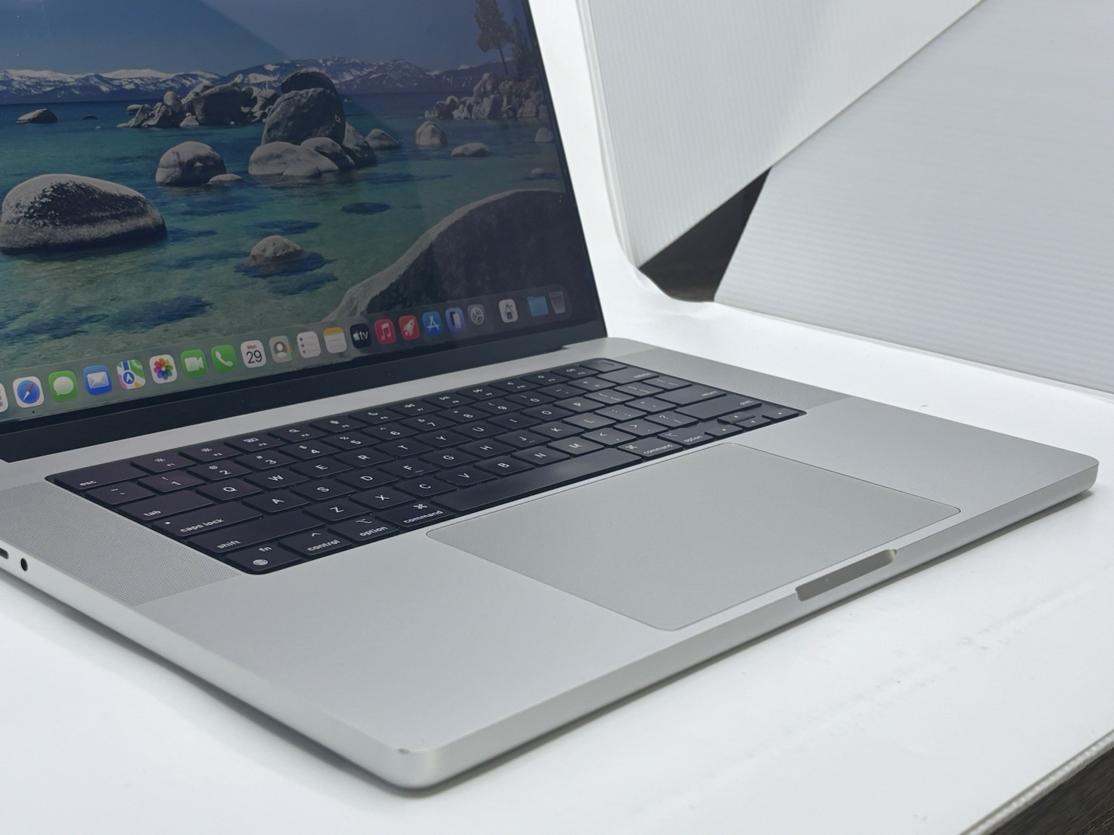 Apple MacBook Pro 16″ Retina 2021 – 512GB SSD 16GB Ram 10C CPU 16C GPU M1 Pro