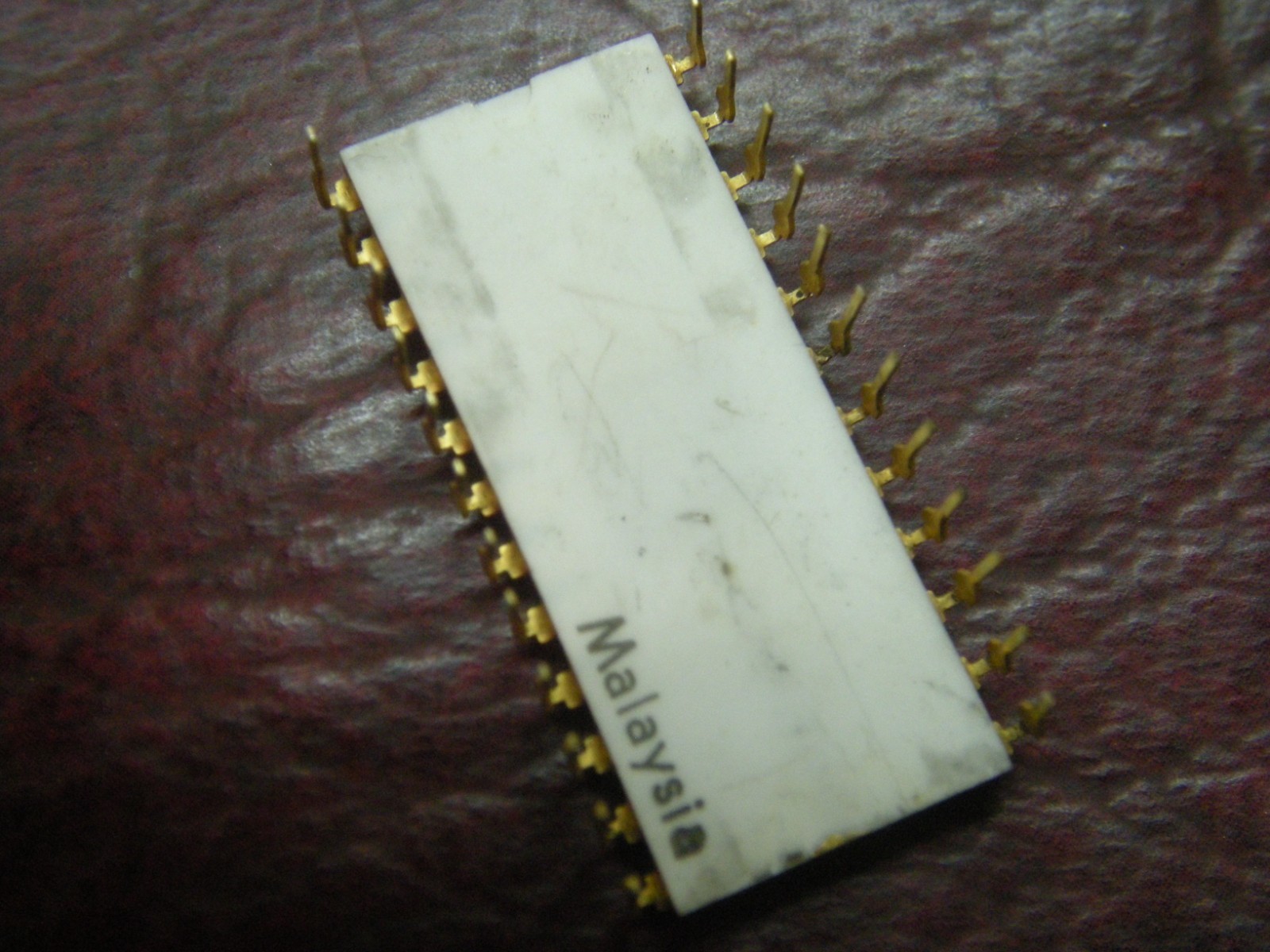 Vintage Intel C1702A EPROM Early 1970s, Gold Plated Pins, White Ceramic, Erased