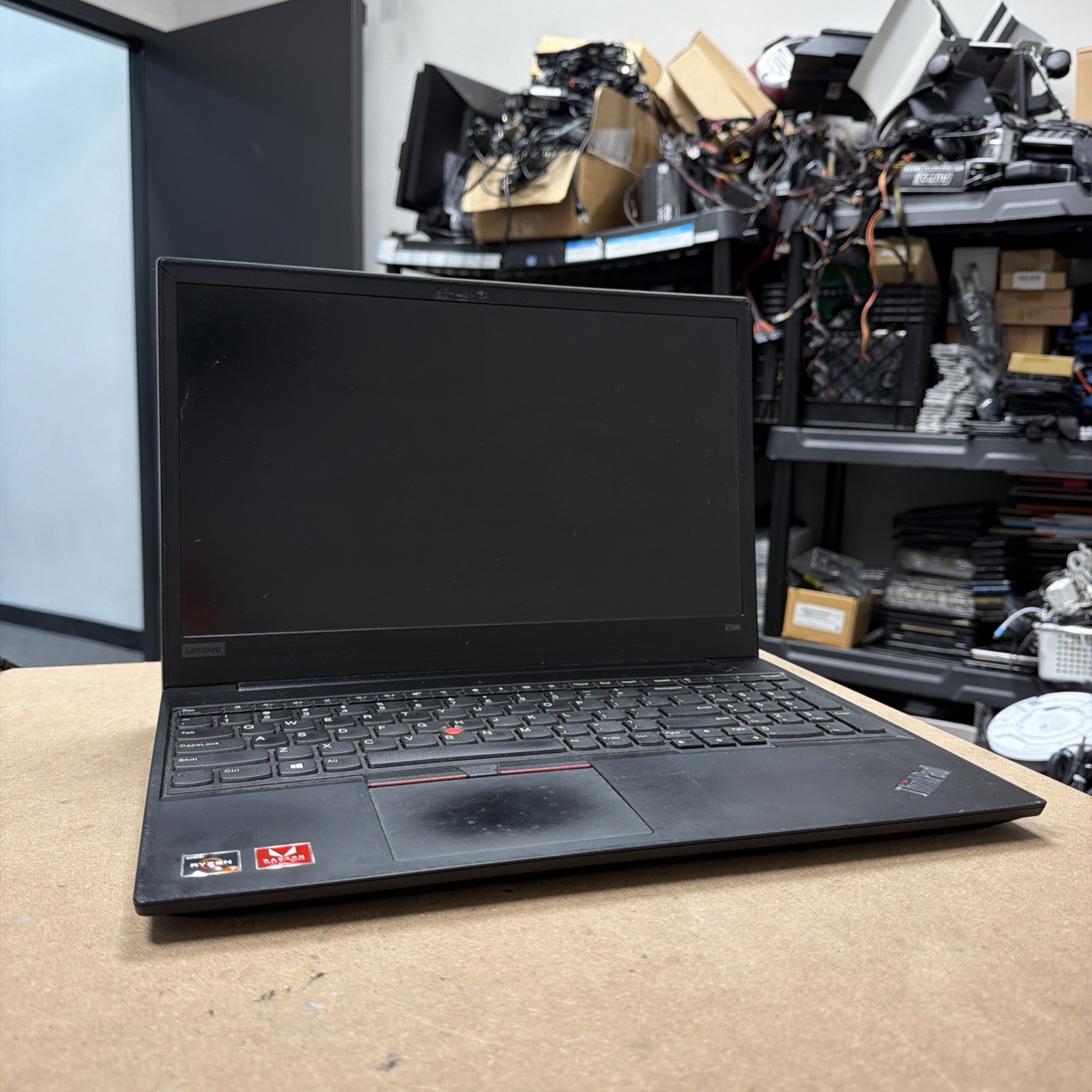 *NO POWER Lenovo ThinkPad E595 15.6″ AMD Ryzen 7 3700U 2.30GHz 8GB RAM NO HD/OS