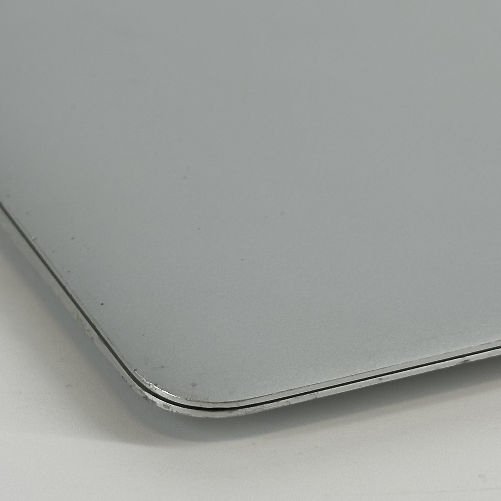 MacBook Air 13 Silver 2015 1.6 GHz Intel Core i5 5th Gen. 4GB 128GB Bent Frame