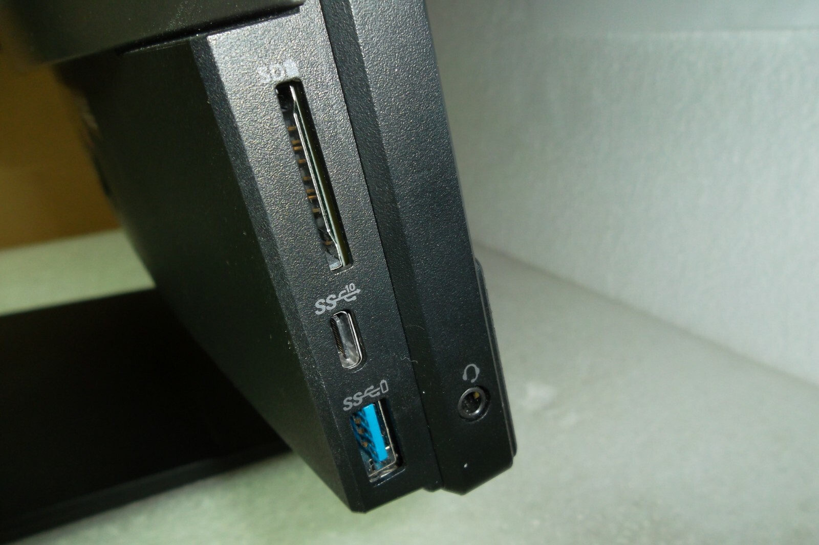 Dell Optiplex 7460 AIO Intel i7-8700 3.2GHz 32GB Webcam 750GB Wi-Fi 1080p Touch