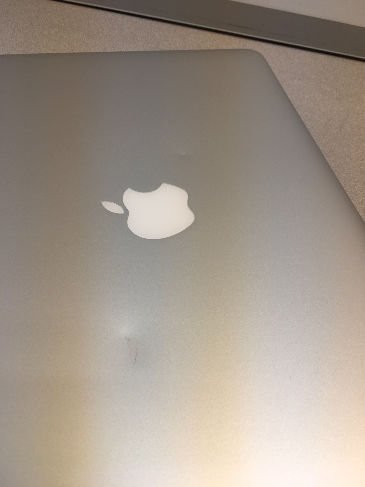 Apple MacBook Air 13.3″ (128GB SSD, Intel Core i5 5th Gen., 1.6GHz, 4GB RAM)…
