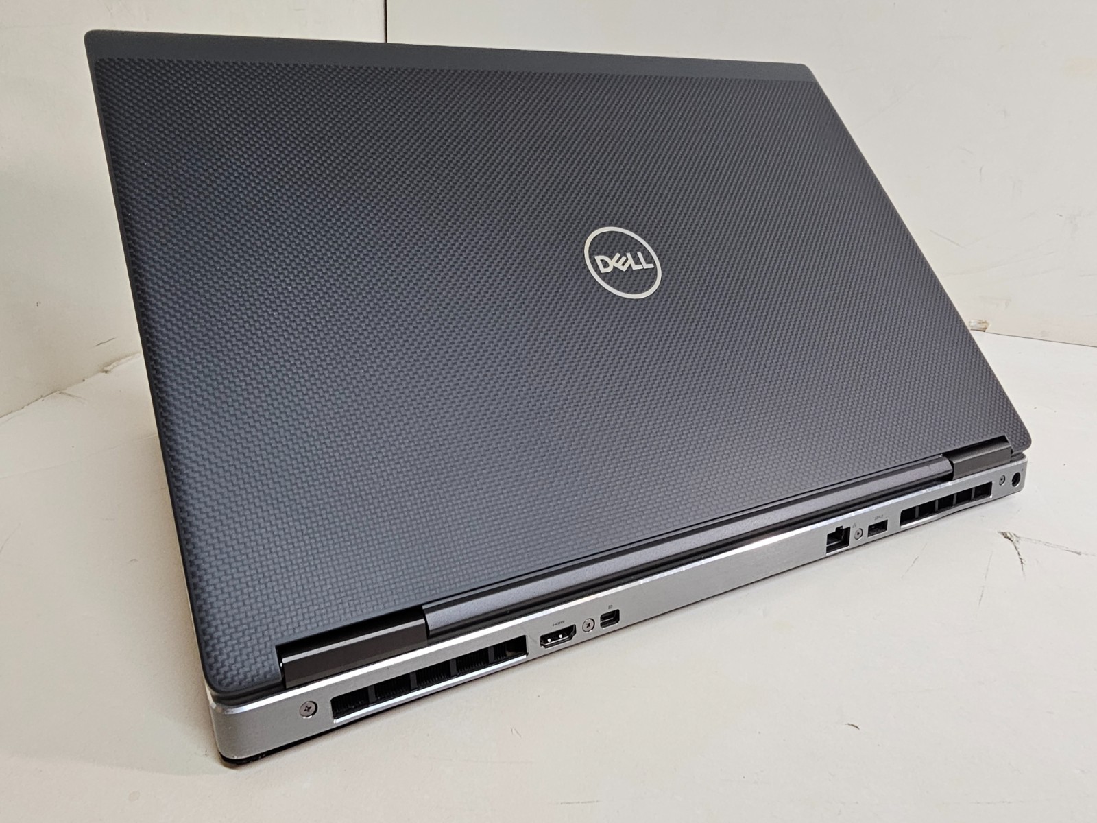 Dell Precision 7740 Laptop 2.6 GHz i7-9850H 16GB 512GB SSD WX 7130 Cam 17.3″ SP1