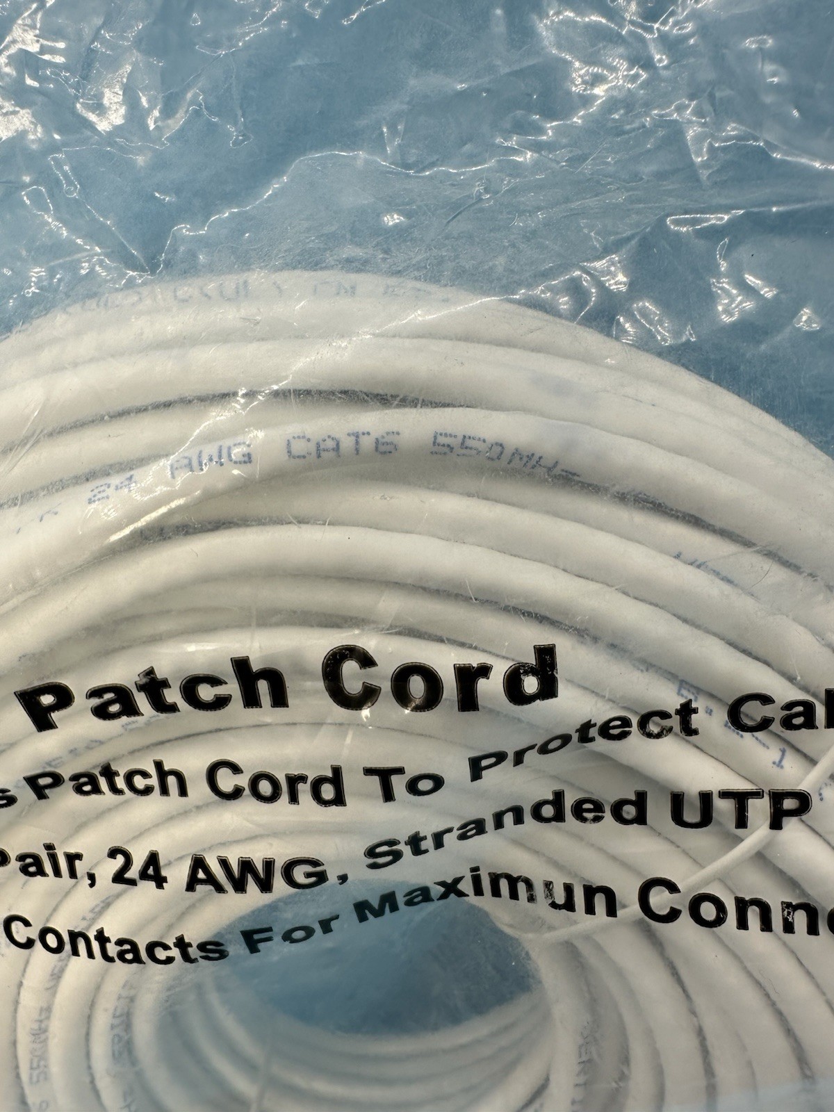 Vertical Cable CAT 6 Patch Cord 550Mhz 24AWG Gold Plated Contacts 074-2401/150WH