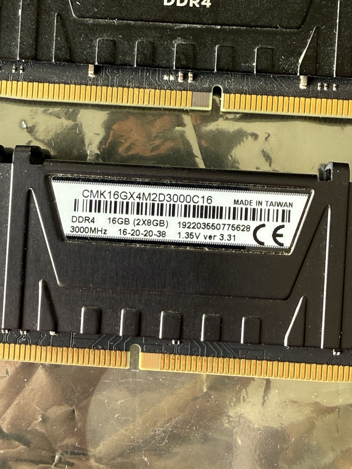 Corsair Vengeance 16GB (2 x 8GB) PC4-24000 (DDR4-3000) RAM (CMK16GX4M2D3000C16)