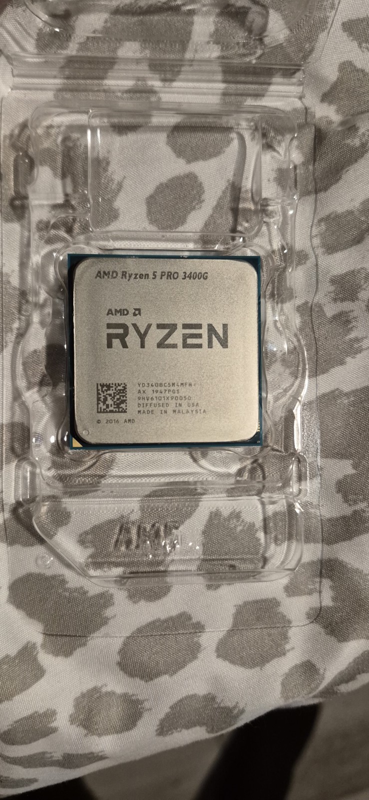 AMD Ryzen 5 PRO 3400G 3.7GHz Quad-Core AM4 CPU with Radeon Vega 11 Graphics
