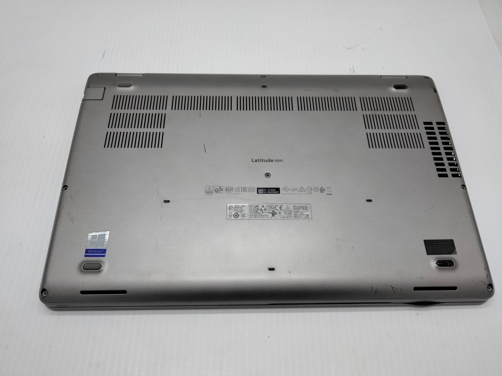 Dell Latitude 5511 15.6″ i7-10850H 2.70GHz No RAM No SSD laptop