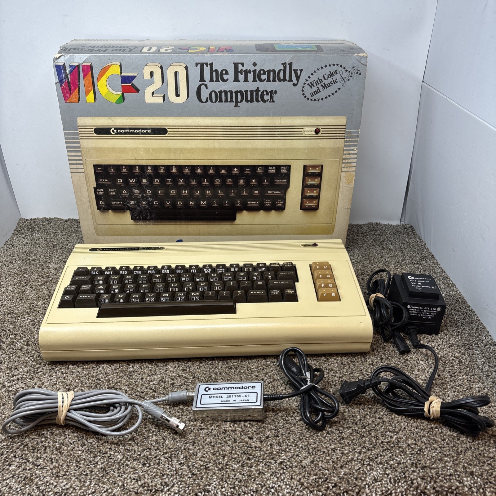 Commodore Vic-20 Computer – w/ PET Keys – Works Great RARE POWER SUPPLY