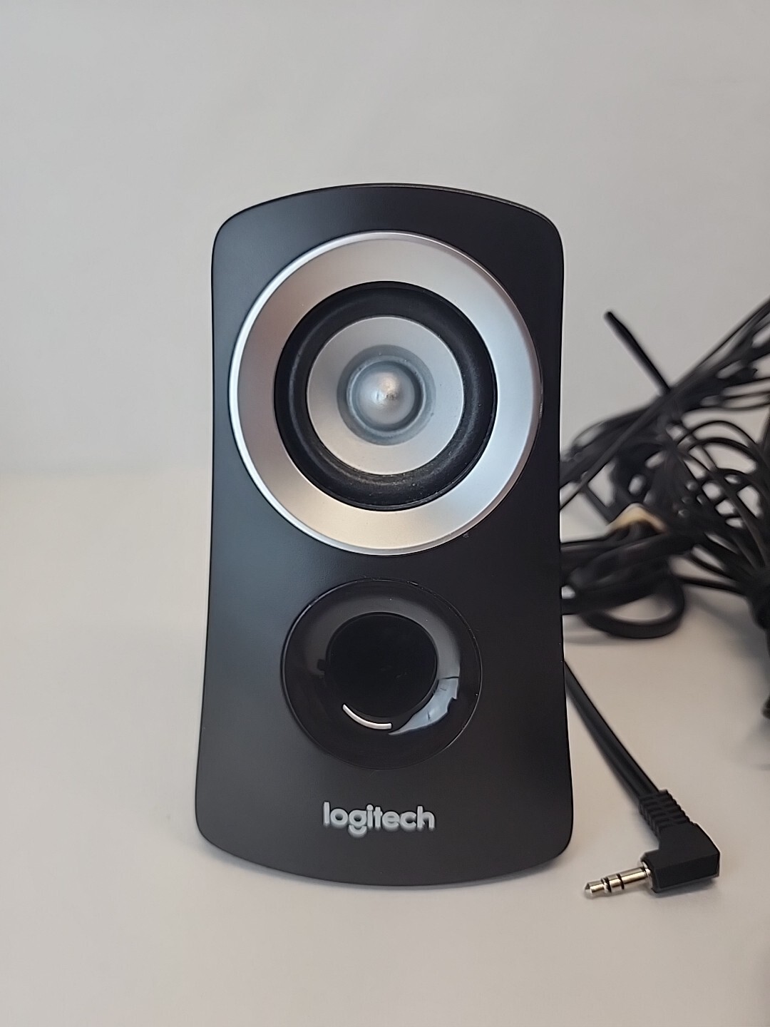 Logitech Z313 2.1 Speaker System – 980-000382 for MAC or PC TESTED