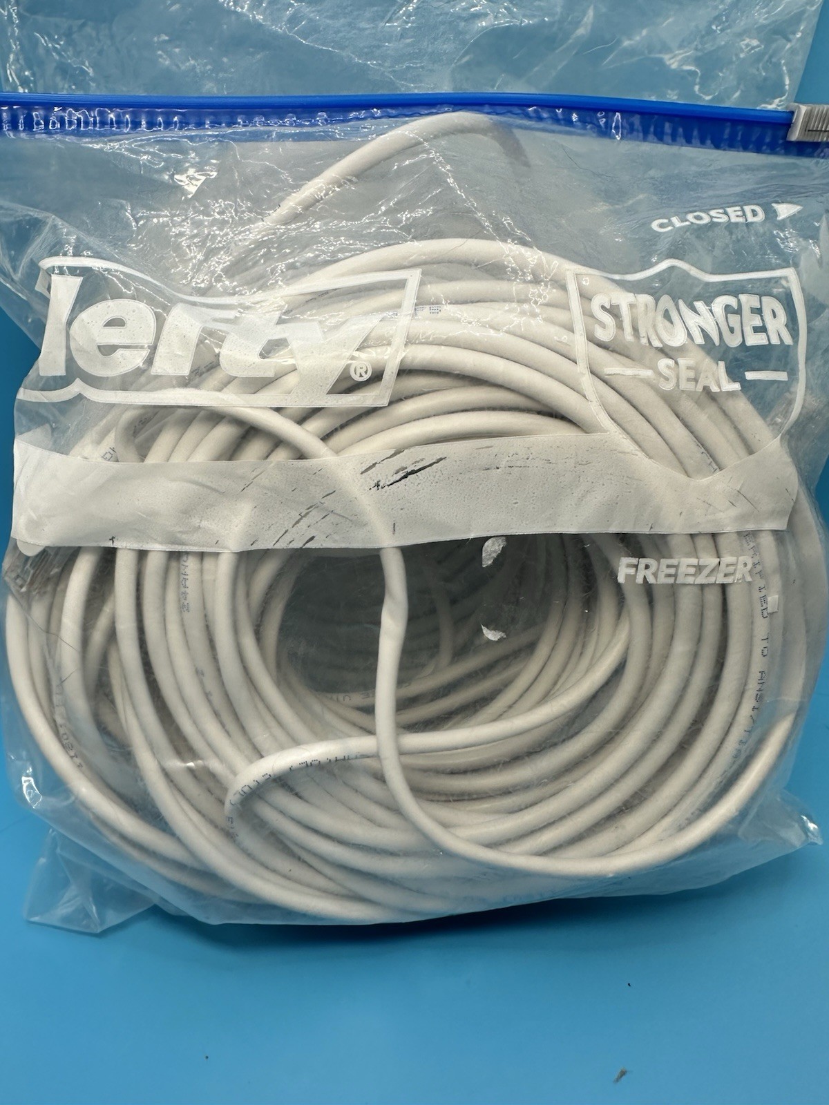 Vertical Cable CAT 6 Patch Cord 550Mhz 24AWG Gold Plated Contacts 074-2401/150WH