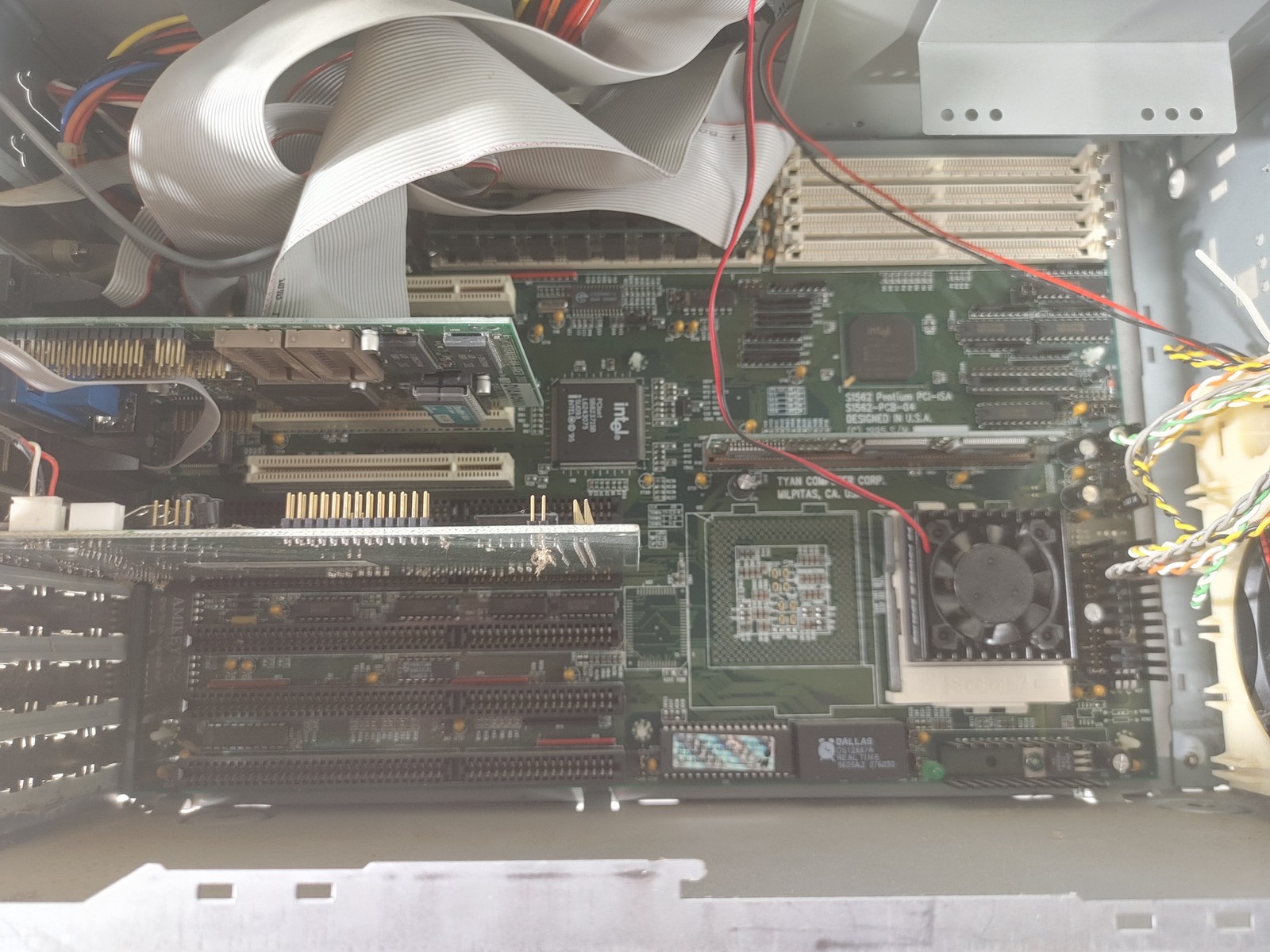 Vintage Tyan S1562 Intel Pentium 100 MHz 16 MB SIMM Desktop For Parts