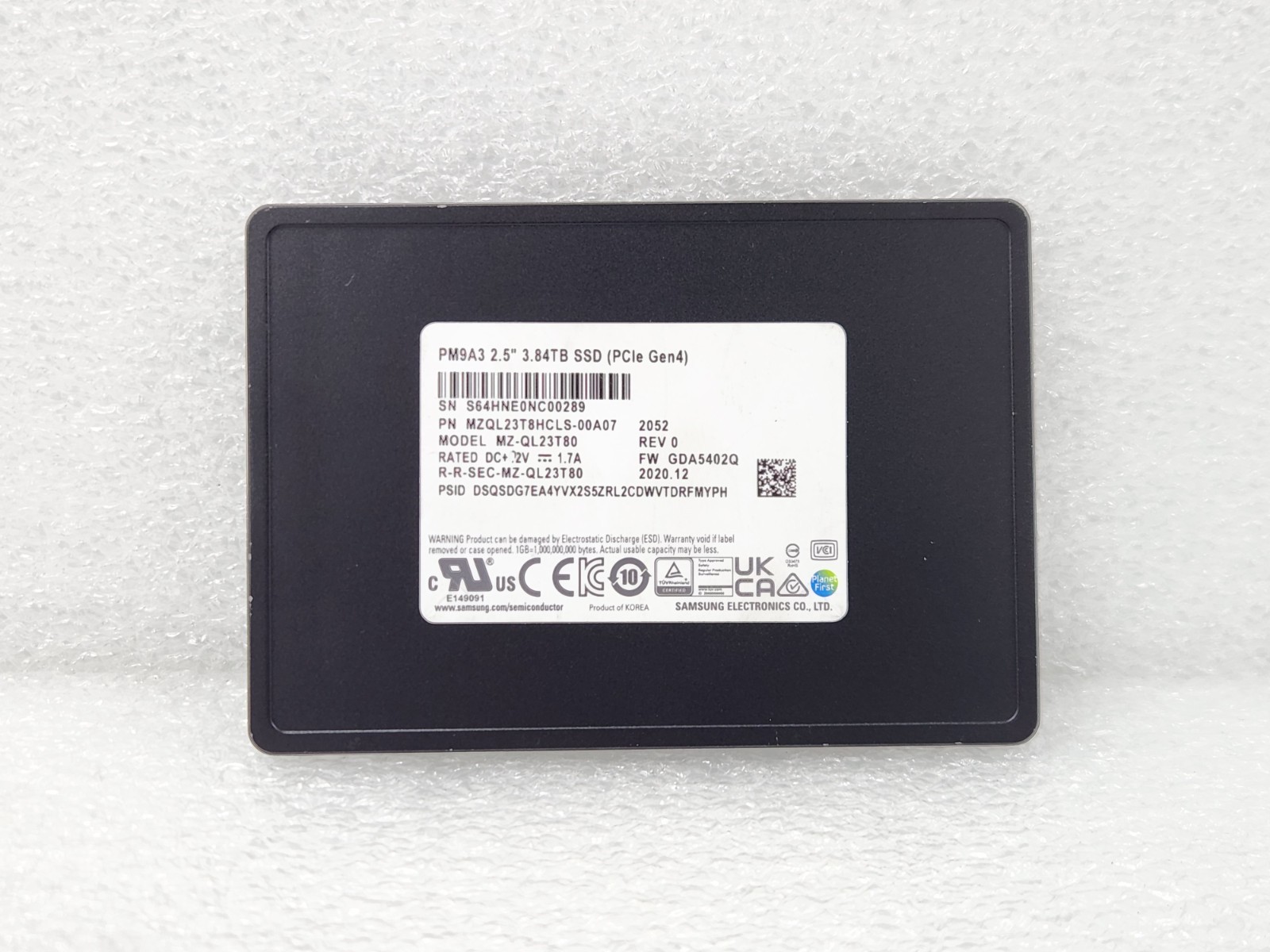 Samsung PM9A3 MZ-QL23T80 3.84TB PCIe Gen4x4 NVMe 2.5 SSD MZQL23T8HCLS-00A07