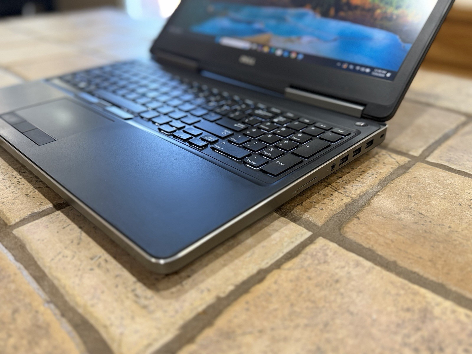 Dell Precision 7520 15.6″ 4K UHD i7-7920HQ 16GB RAM 256GB SSD 1TB HD M2200 4GB