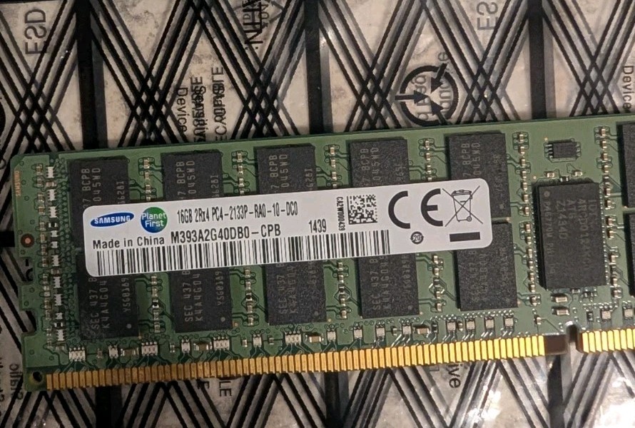 Samsung 16GB 2Rx4 PC4-2133P-RA0-10-DC0 M393A2G40DBO-CPB 1441 (u1)