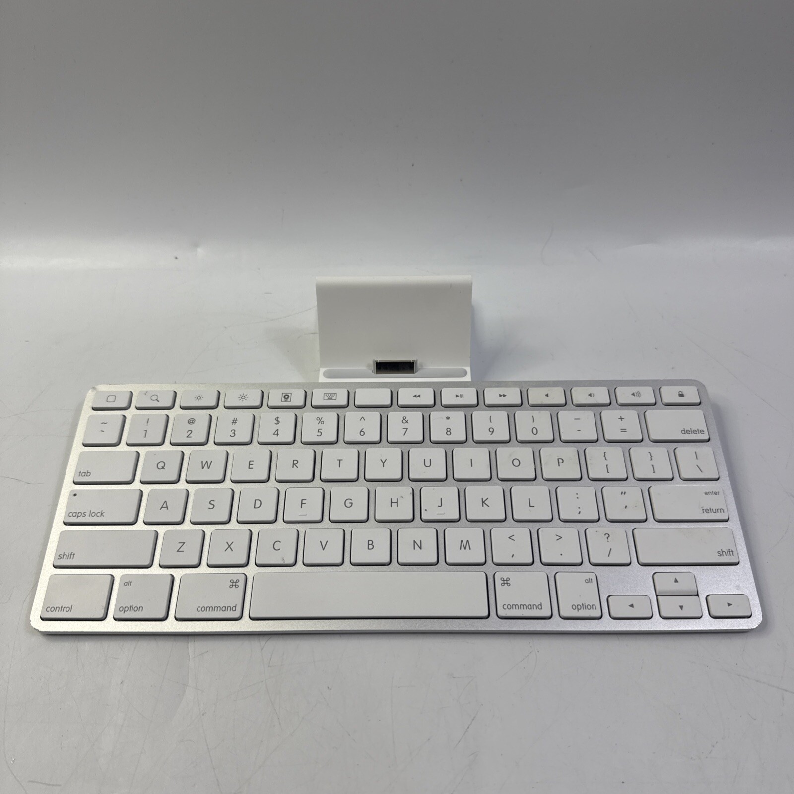Apple Keyboard Dock iPad 1st 2nd 3rd Generation Genuine 30 Pin Connector (A1359)
