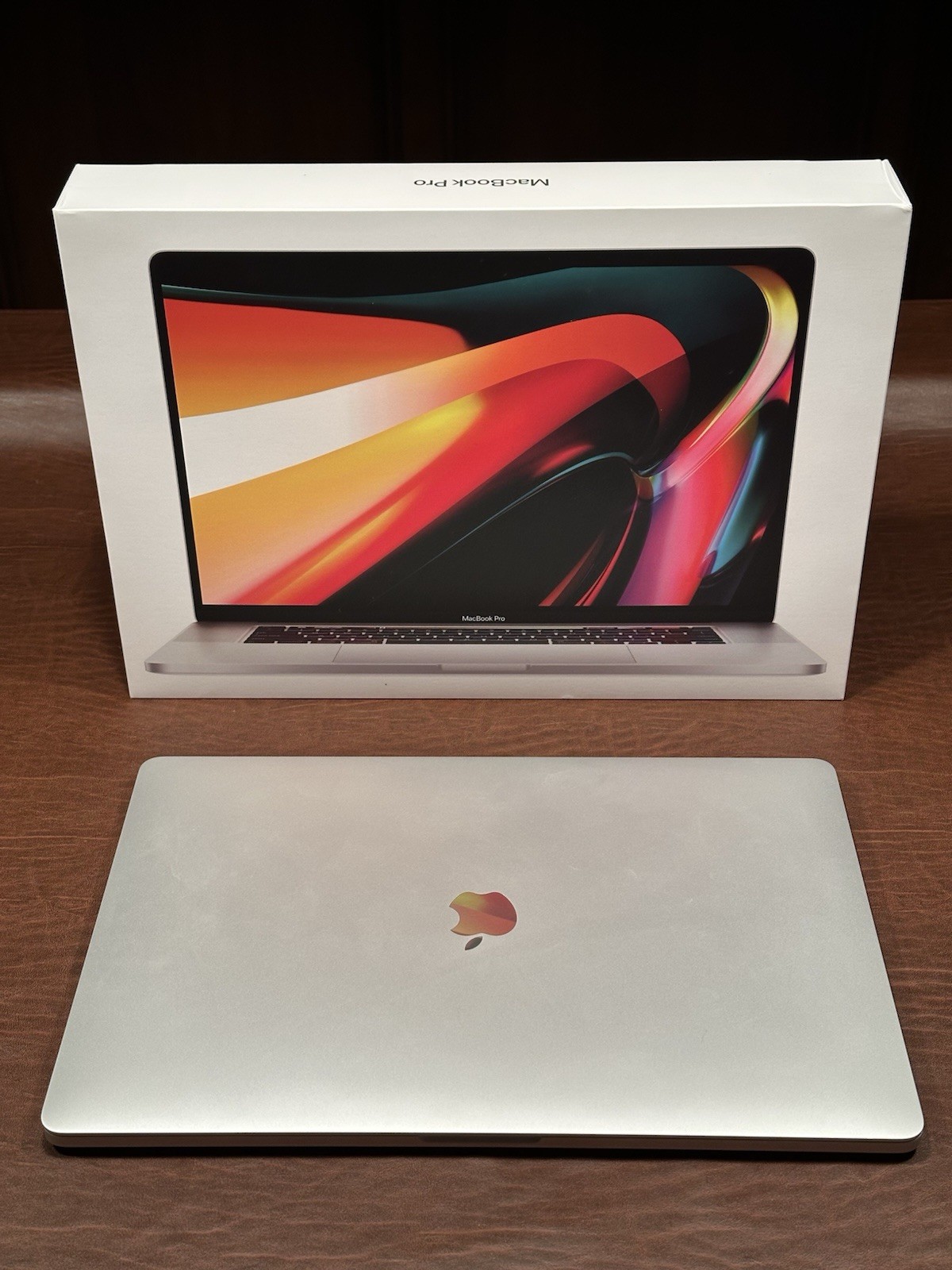MacBook Pro 2019 16-inch i9 2.4-5.0GHz Radeon 8GB 5600M 32GB RAM 1TB SSD [MINT]