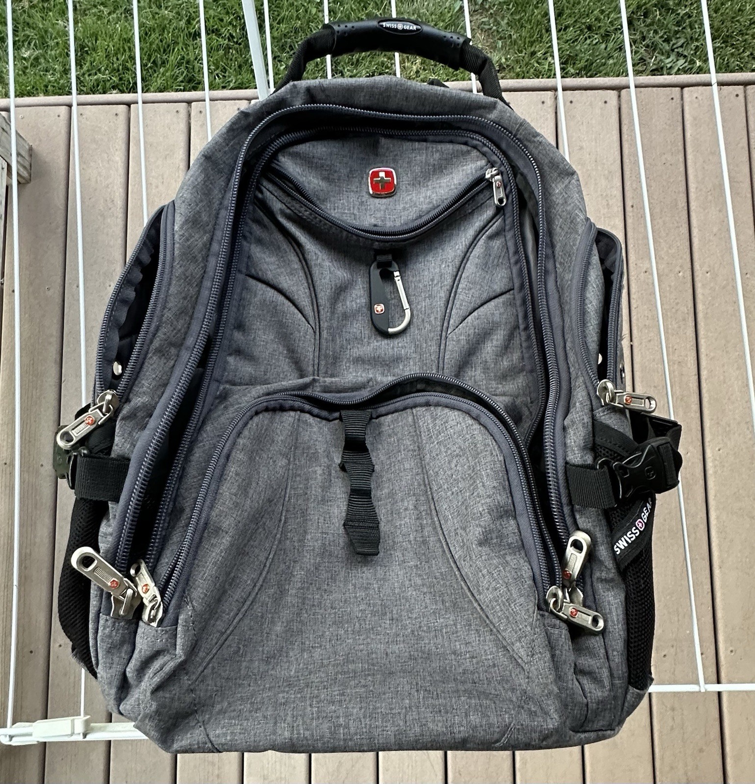 SwissGear 1900 Scansmart TSA Friendly 17 Inch Laptop Backpack – Gray/Heather