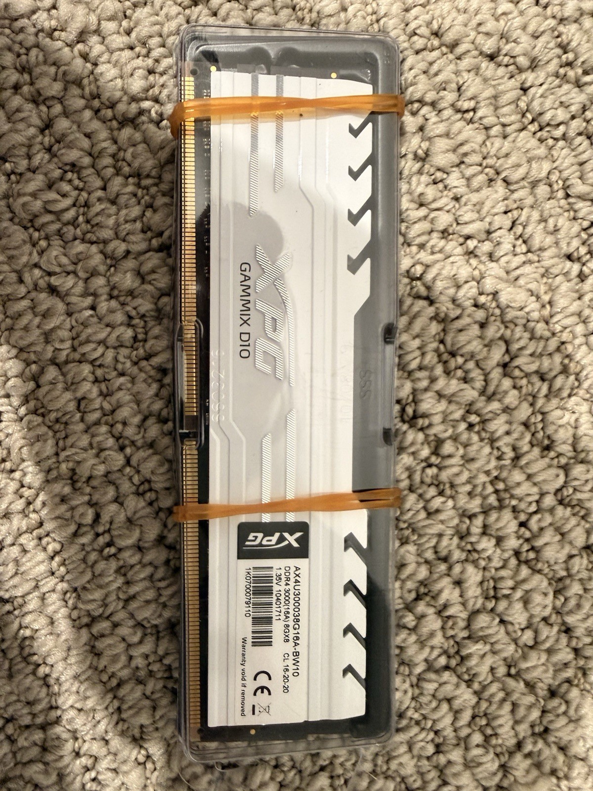 XPG GAMMIX D10 8GB DDR4-3000 PC4-24000 288-Pin DIMM Non-ECC AX4U300038G16A-BW10