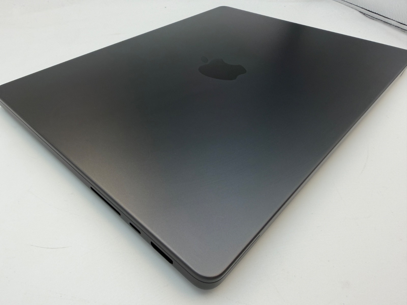 MacBook Pro 14 2023 M3 Pro 12-Core / 18-Core GPU 36GB 1TB Space Black A2992