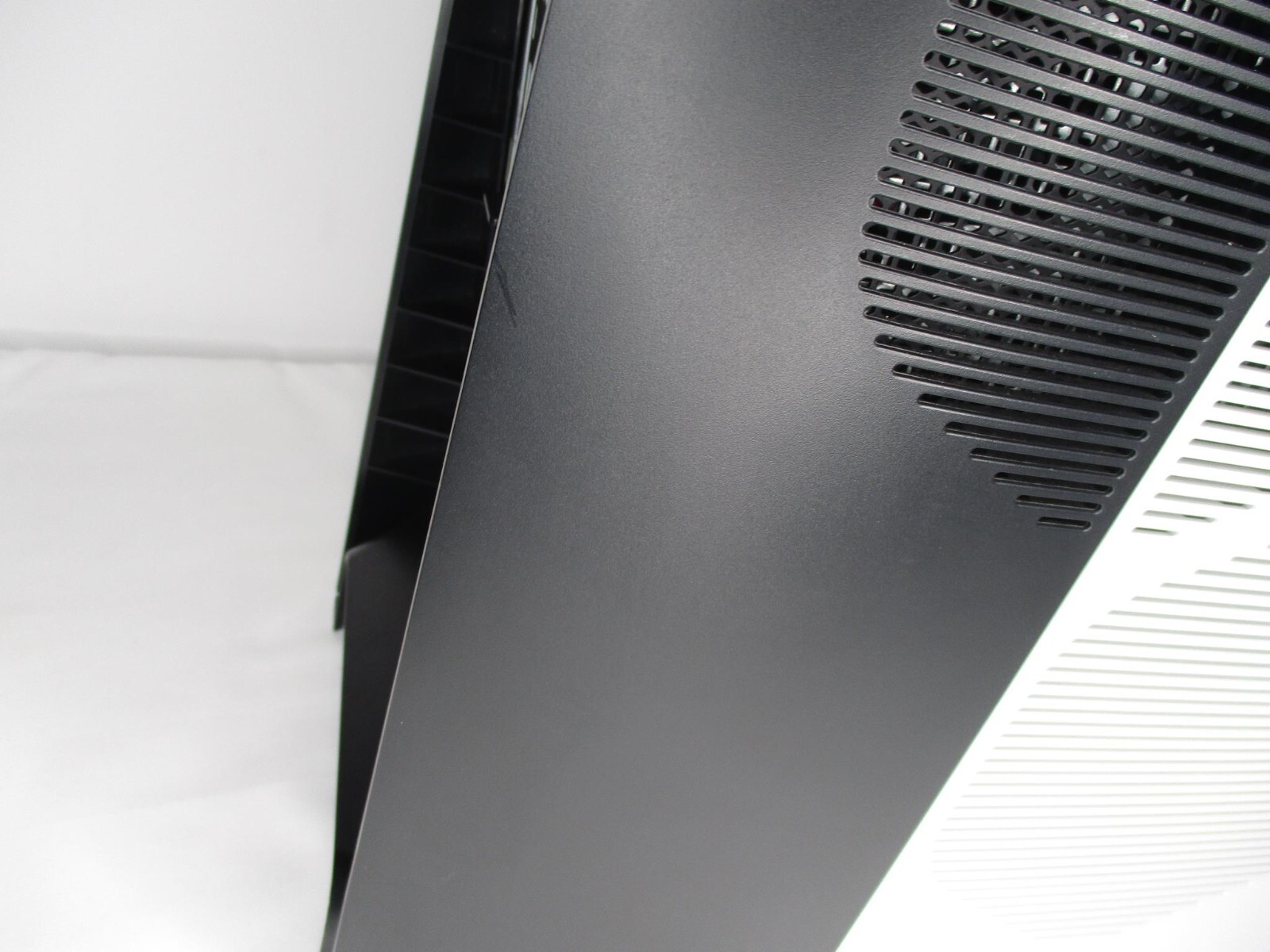 Alienware Aurora R12 i9-11900KF LiquidCool 32GB 1TB NVMe+2TB HDD 1000W – NO GPU