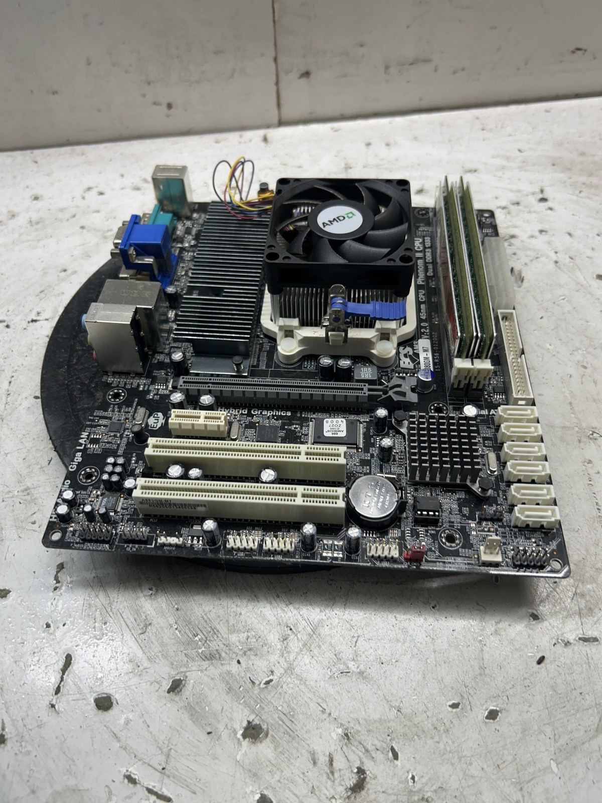 ECS A880GM-M7 AMD Athlon II X2 240 1066MHz 4GB No I/O Shield