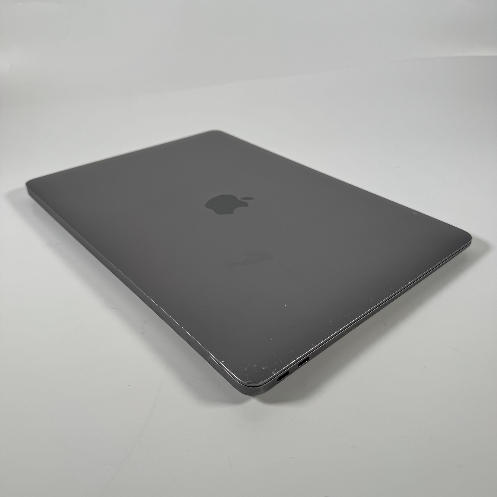 Apple 2020 13″ MacBook Air M1 7-Core GPU 256GB 8GB MGN63LL/A | D Grade