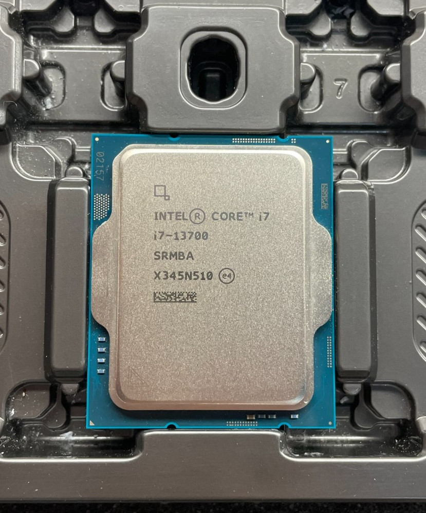 Intel Core i7-13700 5.20GHz 16-Core 30M LGA1700 i7 13700 CPU Processor SRMBA