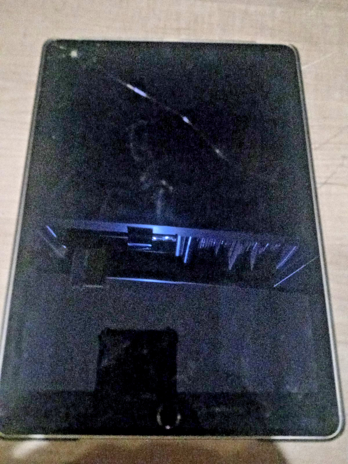 Apple ipad Air 2 Model 1566 Broken Screen