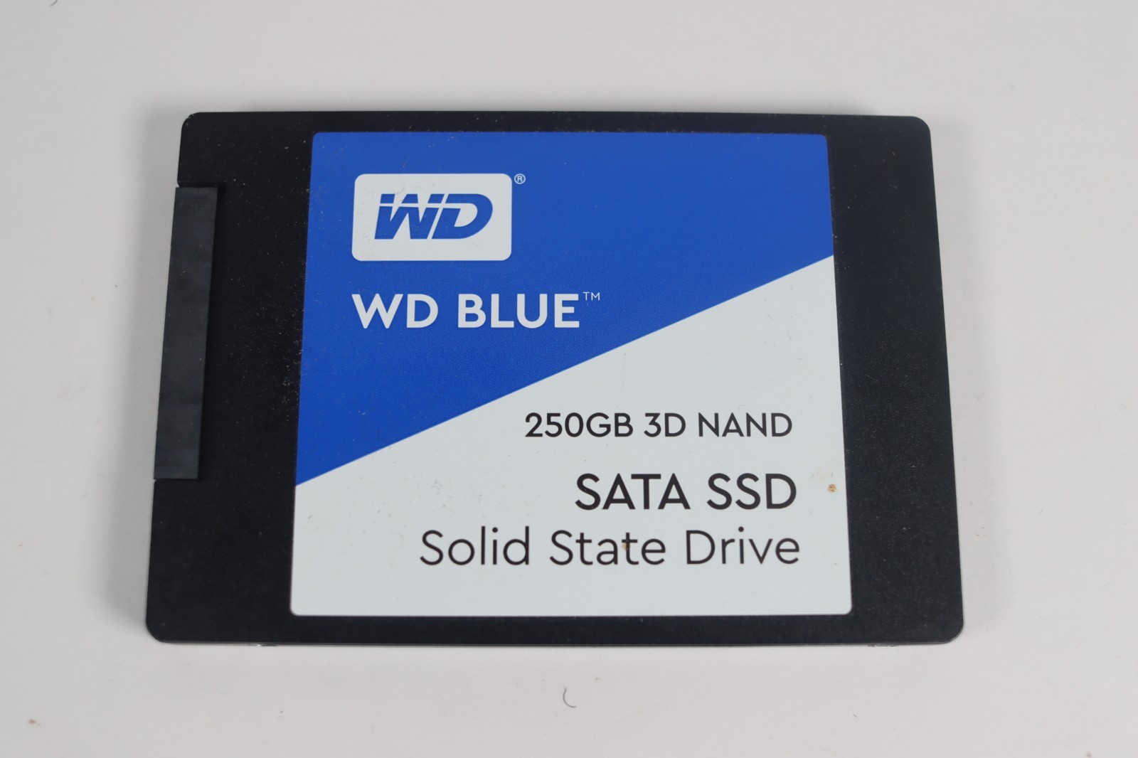 Western Digital Blue 3D NAND 250GB 2.5″ SATA III Internal SSD – WDS250G2B0A