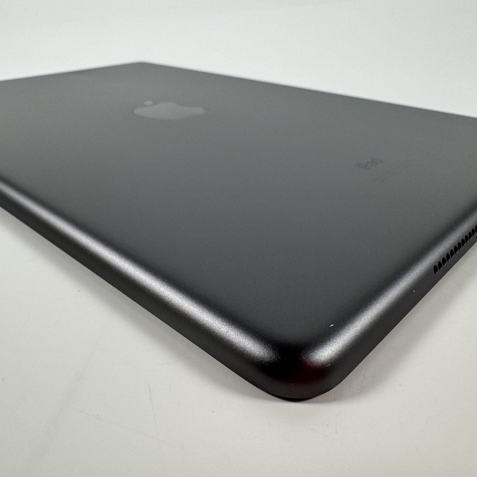 Apple 10.2″ iPad 9th Gen 64GB Space Gray MK2K3LL/A | D Grade