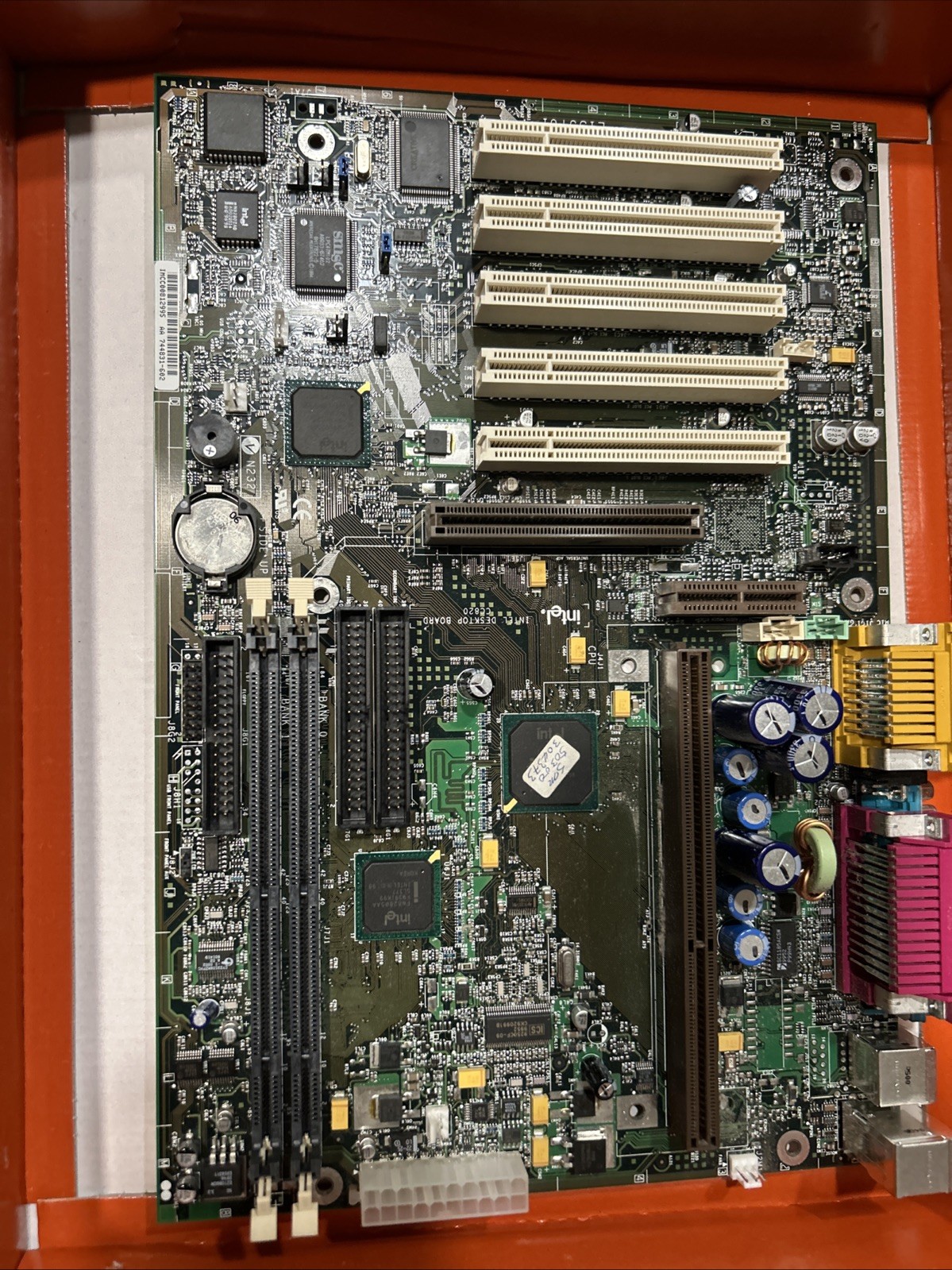 Slot 1 motherboard – Intel CC820 – Intel 820