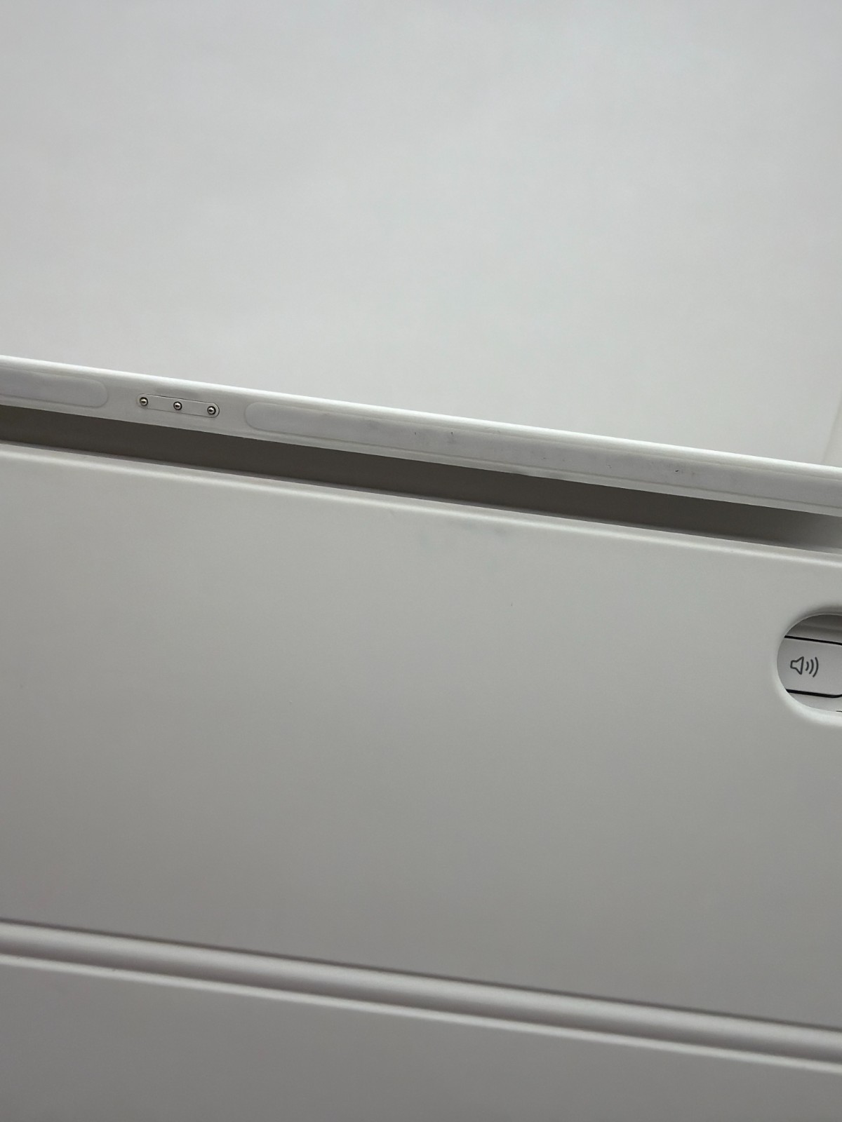 Apple Magic Keyboard Folio Case for Apple iPad 10.9″ A16 10th Gen white preowned