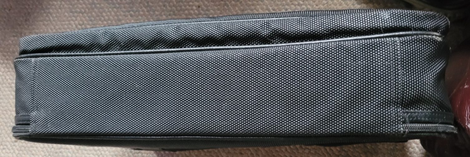 Mobile Edge Briefcase Soft Side Laptop Pocket Magnetic Closure Zippers Work